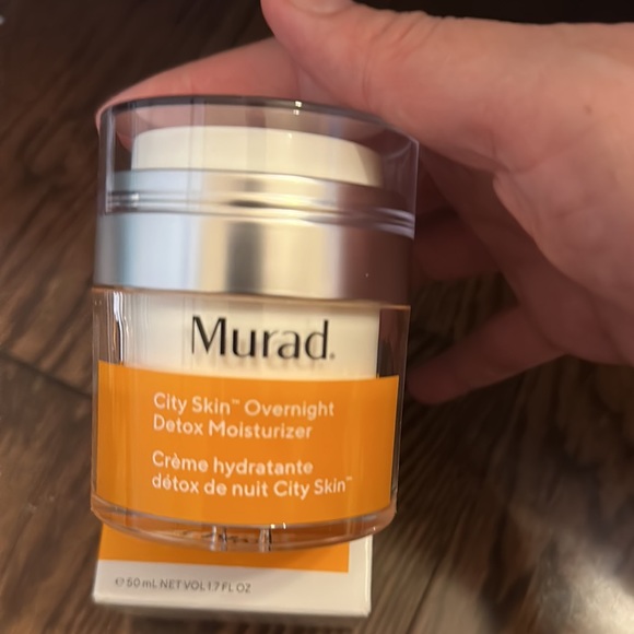 Murad City Skin" Overnight
Detox Moisturizer - Picture 11 of 13